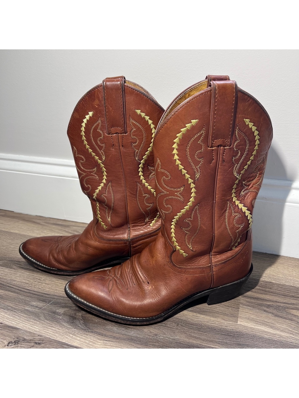 Justin Brown embroidered western cowboy boots, women’s size 7